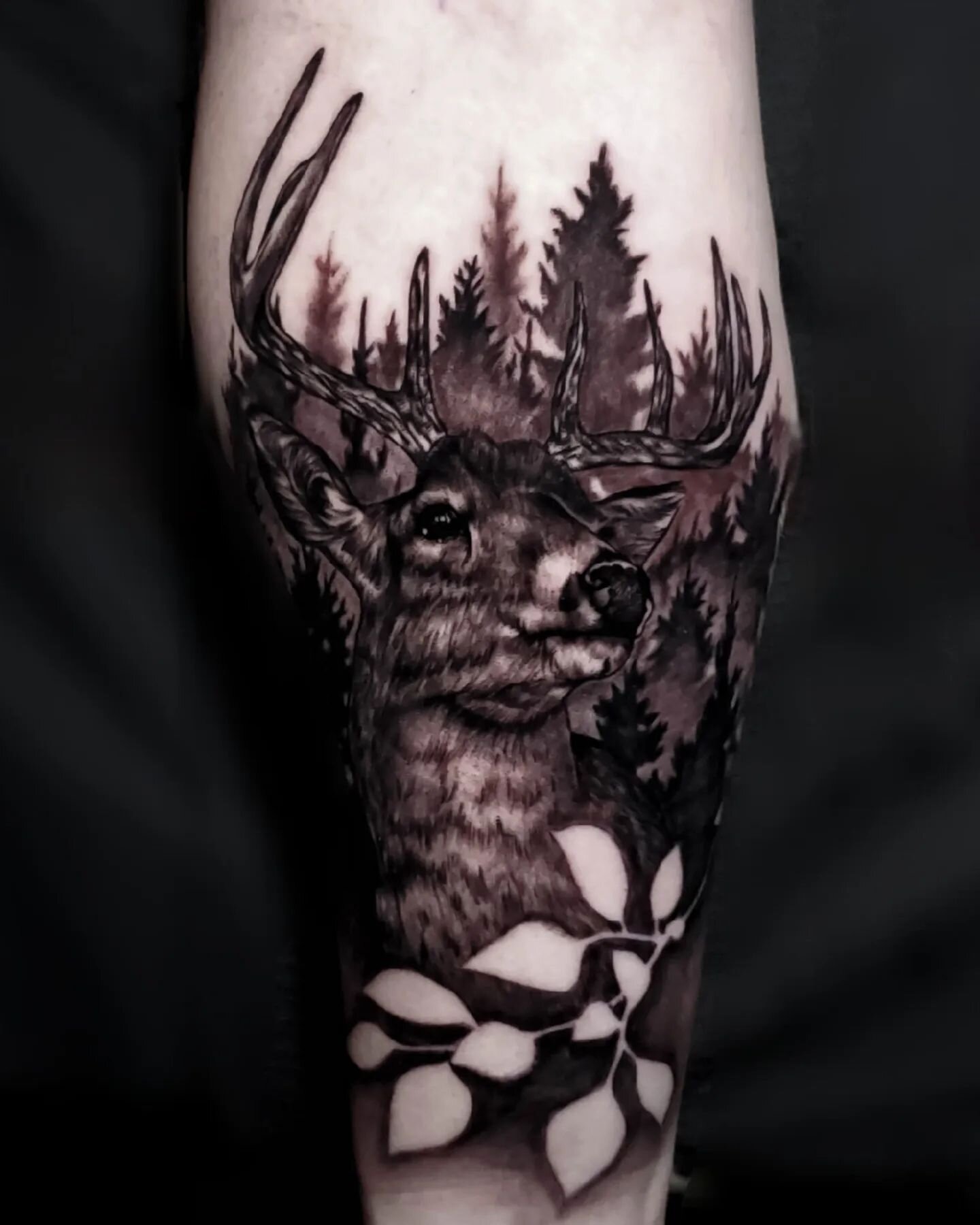 Buck by @saramachenart 
.
.
.
#chicolousfinetattoos #gatattoos #gatattooer #atlantatattooer #athenstattooshops #ladytattooers #deerhunting #huntingseason #grayscale #blackandgraytattoo #firsttattoo #ladytattooers #ladytattooer #women #womanartist #wo